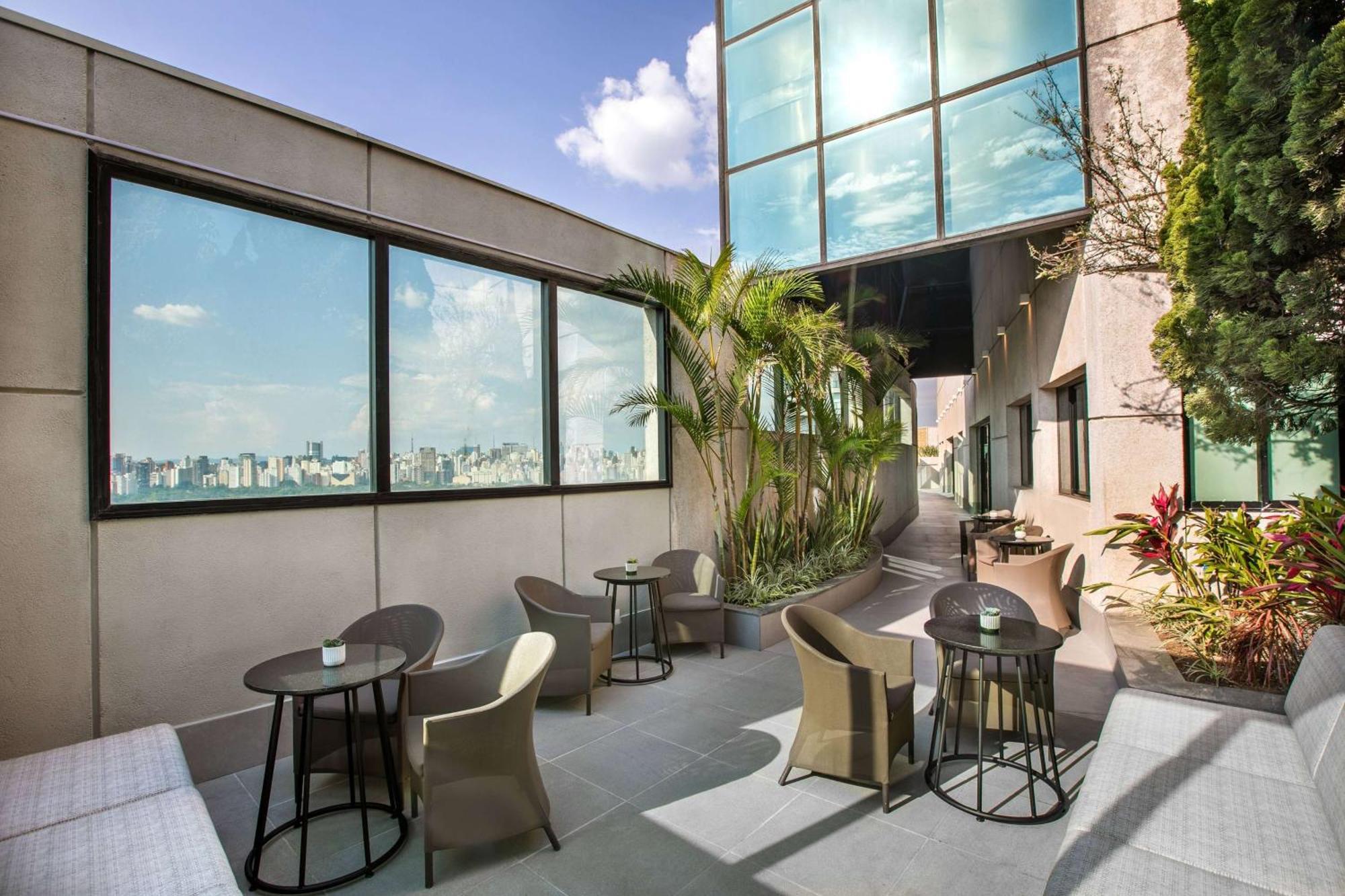 ホテル メリア ジャルディム ヨーロッパ サンパウロ エクステリア 写真 The rooftop lounge at the hotel